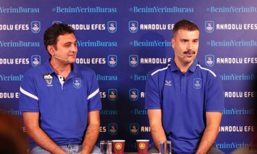 Anadolu Efes Spor Kulübü Genel Direktörü Alper Yılmaz ve Başantrenör Erdem Can, 2023-2024 Sezonu Öncesinde Medya Mensupları ile Buluştu